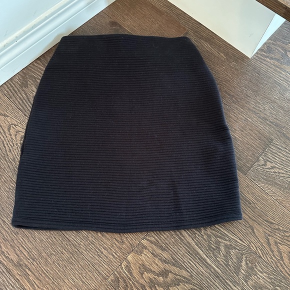 Aritzia Wilfred Black Mini Skirt Size Small - Picture 5 of 6